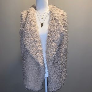 Forever 21 cute boho furry vest🌻